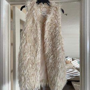 Cream Fuzzy Vest.  Size Med.  Acrylic/Polyester.  29 in shoulder to bottom